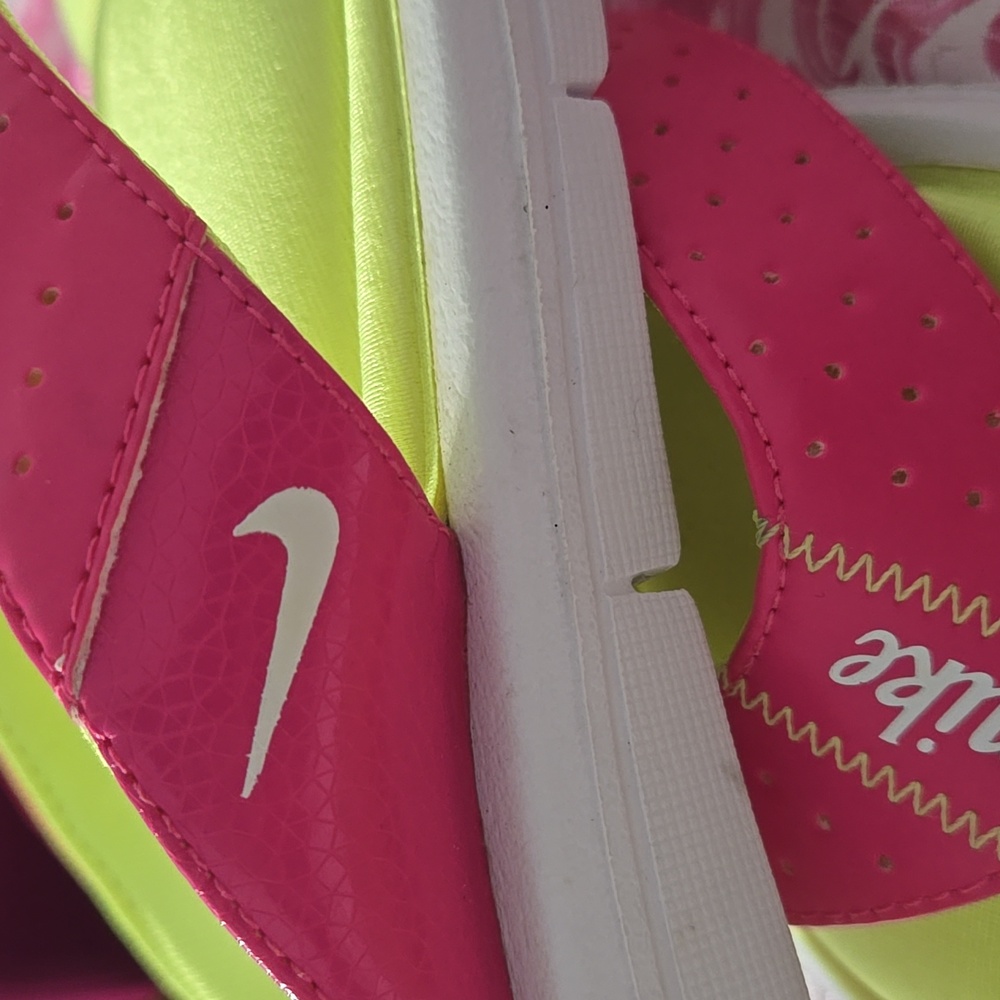 Nike Womens Comfort Footbet Sandal Size11 Neon thong Slide Flip Flop Shoea. New. - Picture 6 of 7